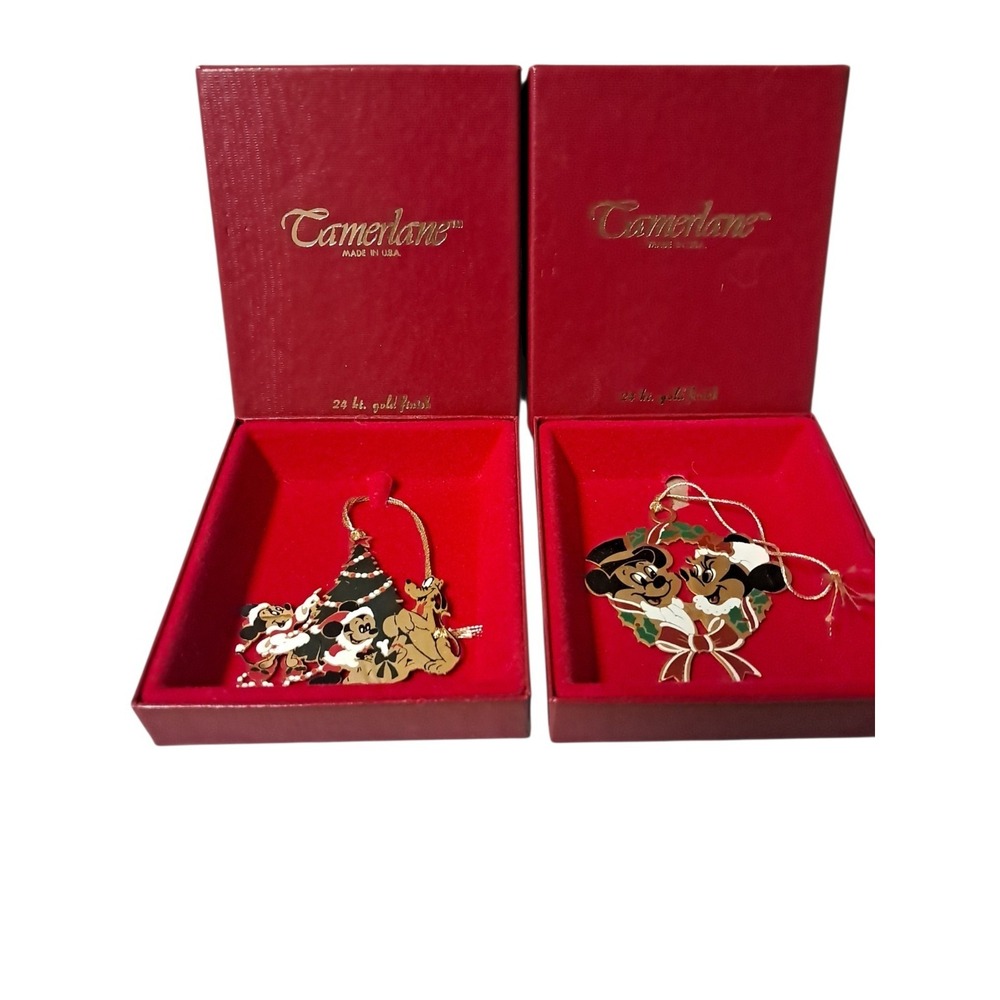 Disney Camerlane Ornaments. Mickey & Minnie Wreath And Decorating The Tree